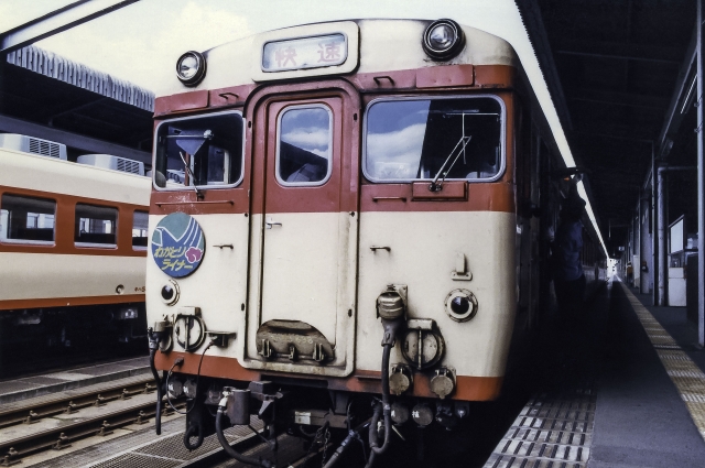 客車列車を中心に見る 山陰本線普通列車 時刻表復刻版1988年3月号 