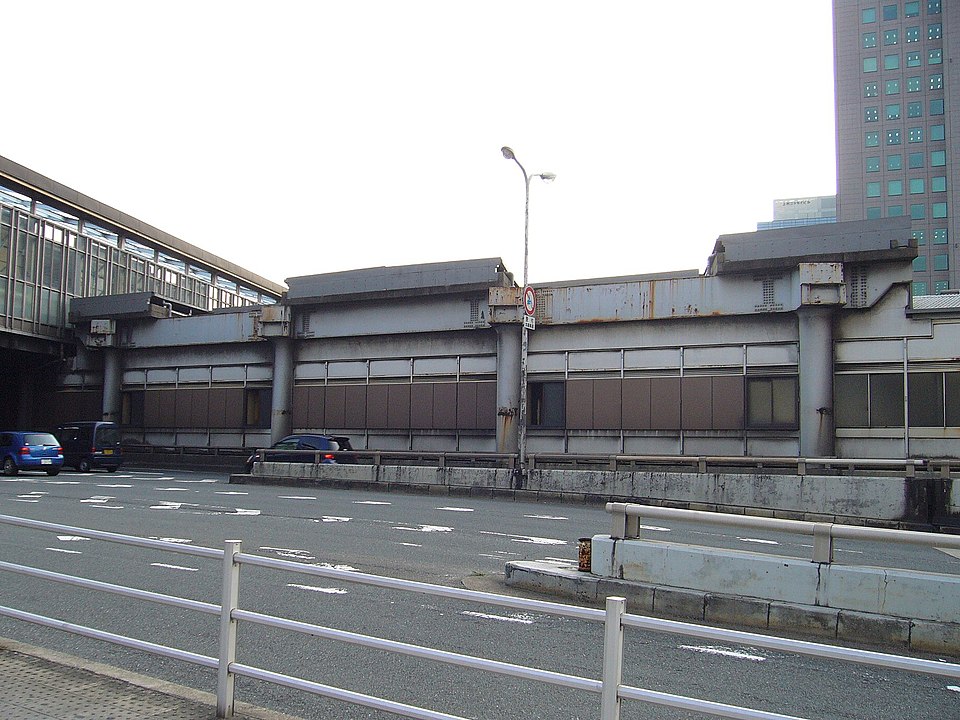 阪急新大阪連絡線の橋脚が残る大阪メトロ新大阪駅